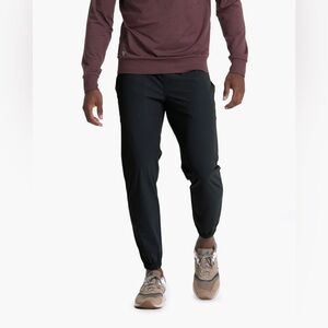 Vuori Fleet Travel Jogger Pants in Black Size Large V444 Retail $128 *SOLD OUT*